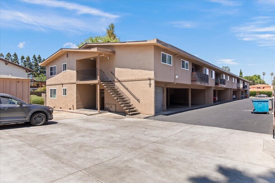 1440 Gordon St, Redwood City, CA à vendre - Photo de l’immeuble – Image 2 sur 8