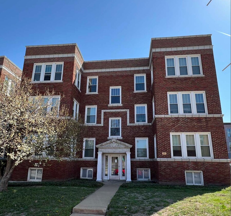 626 Eastgate Ave, Saint Louis, MO à vendre Photo principale– Image 1 sur 3