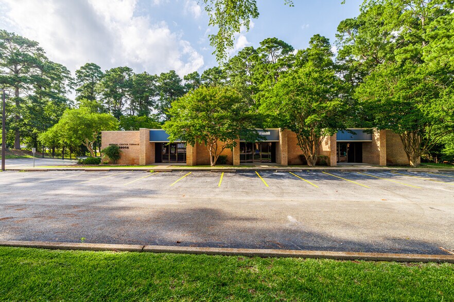 4800 NE Stallings Dr, Nacogdoches, TX à louer - Photo de l’immeuble – Image 2 sur 8