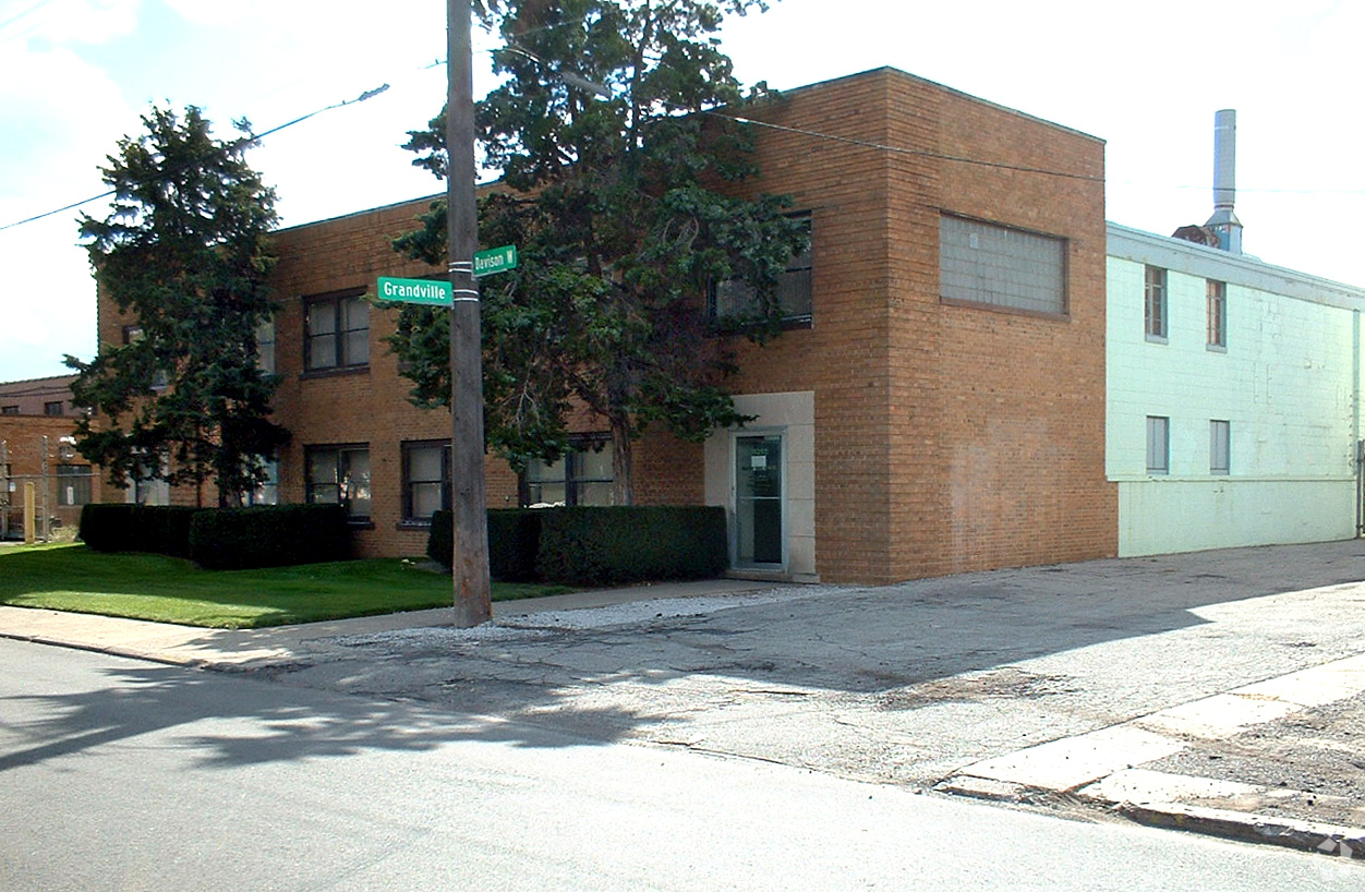 19255 W Davison St, Detroit, MI à louer Photo principale– Image 1 sur 4