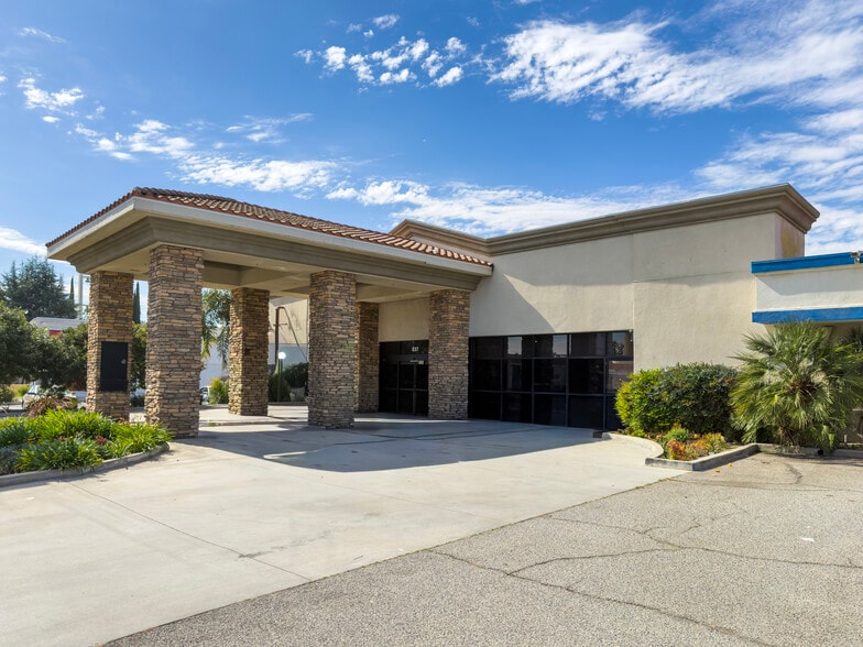 537 S Glendora Ave, West Covina, CA à vendre - Photo de l’immeuble – Image 1 sur 29