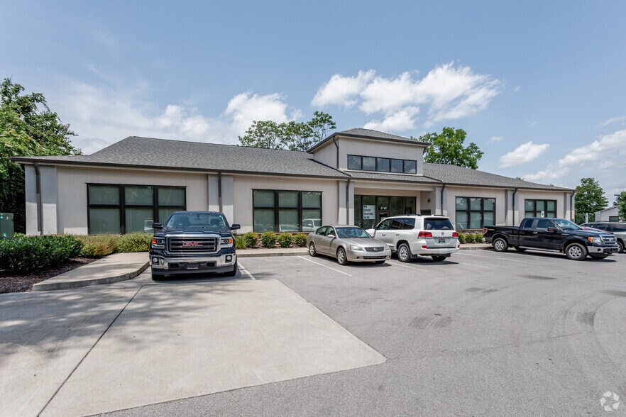 6740 Charlotte Pike, Nashville, TN à louer - Photo de l’immeuble – Image 3 sur 5