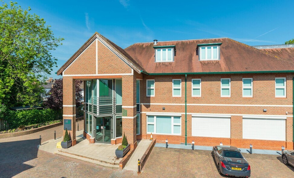 43-47 London St, Chertsey à louer - Photo principale – Image 1 sur 3