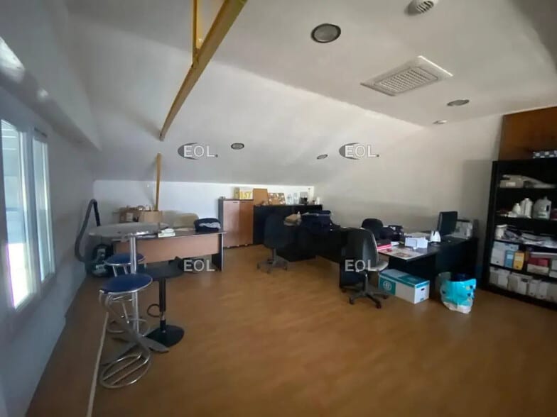 Local d’activités dans Marseille à louer - Photo de l’immeuble – Image 2 sur 5