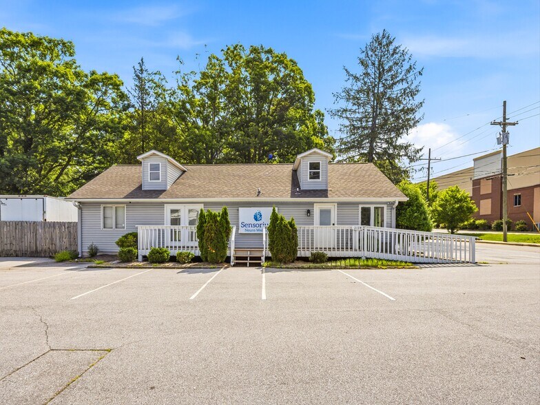 2124 Hendersonville Rd, Arden, NC à vendre - Photo de l’immeuble – Image 2 sur 27
