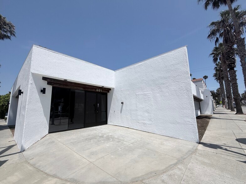 801-805 Wilshire Blvd, Santa Monica, CA à louer - Photo de l’immeuble – Image 2 sur 11