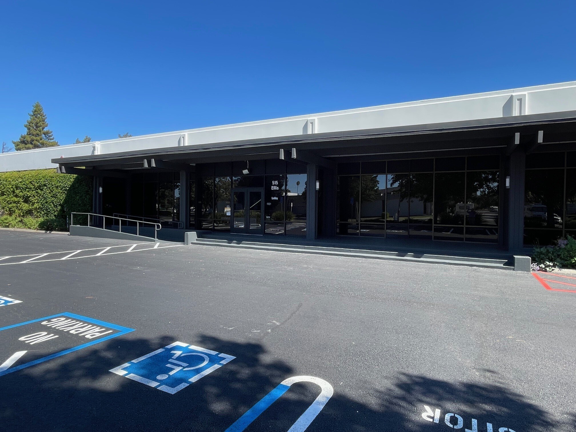 515 Ellis St, Mountain View, CA à louer Photo principale– Image 1 sur 9