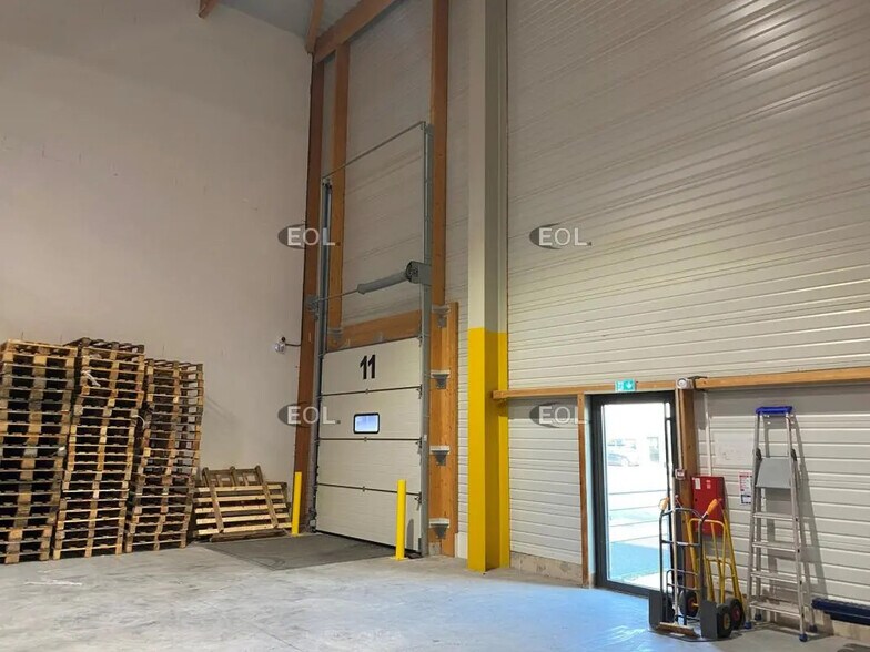 Industriel/Logistique dans BRIE-COMTE-ROBERT à louer - Photo de l’immeuble – Image 3 sur 7