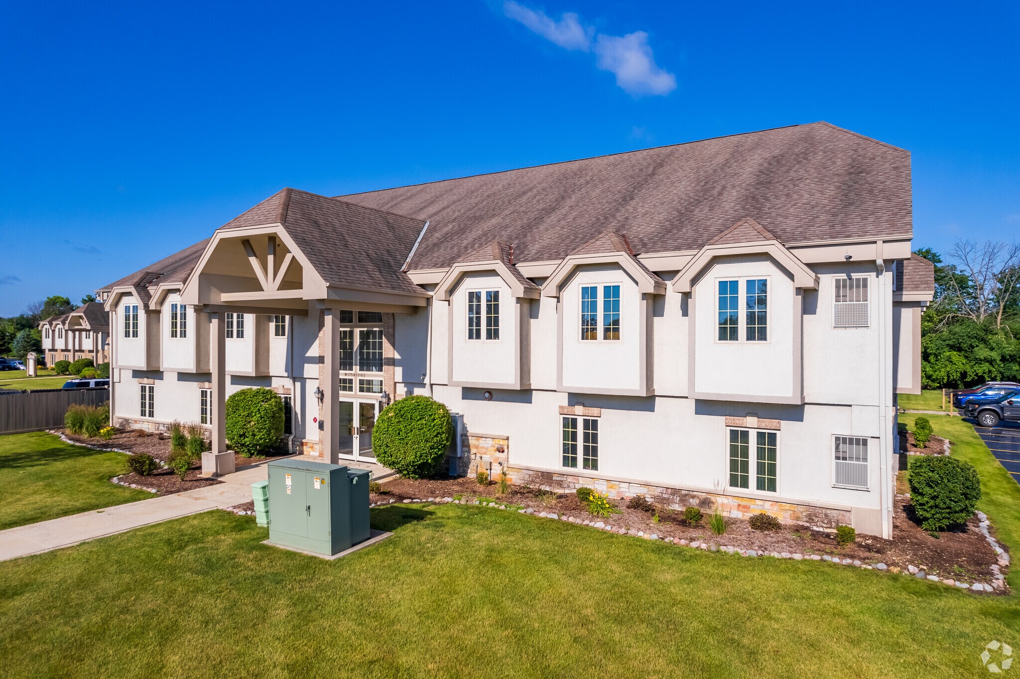 W175N11163 Stonewood Dr, Germantown, WI à louer Photo principale– Image 1 sur 12