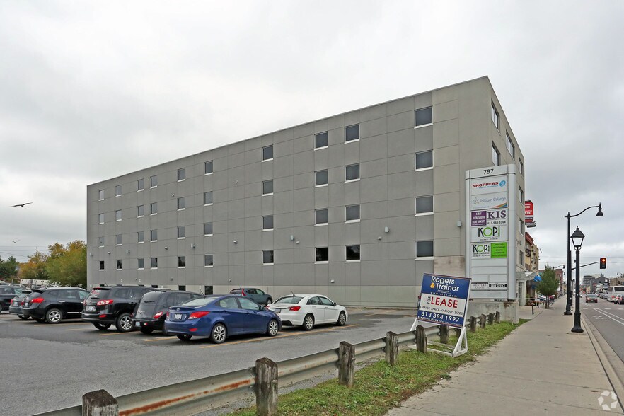 797 Princess St, Kingston, ON à louer - Photo de l’immeuble – Image 2 sur 9