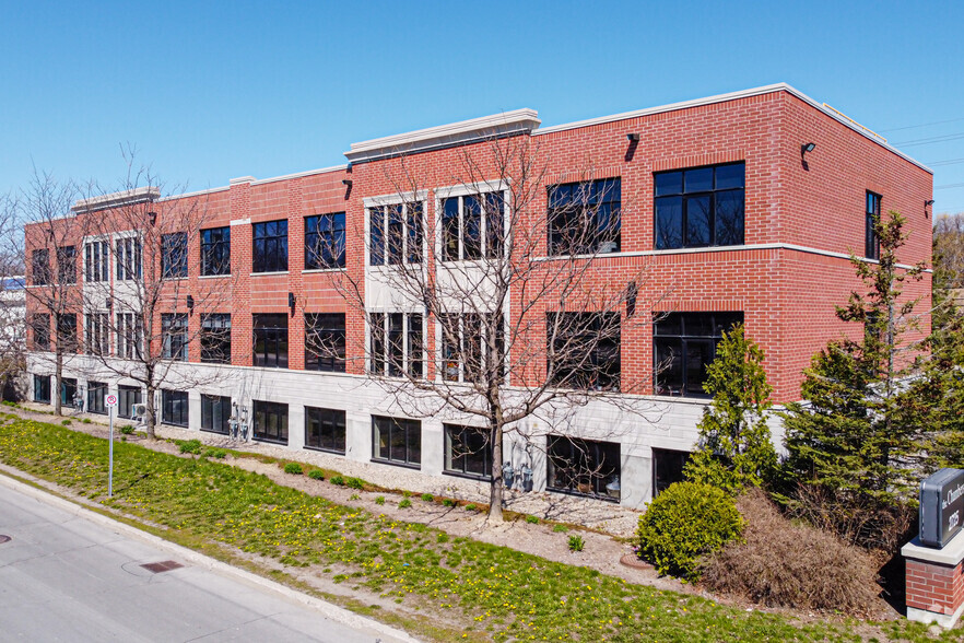 2725 Queensview Dr, Ottawa, ON à louer - Photo principale – Image 3 sur 13