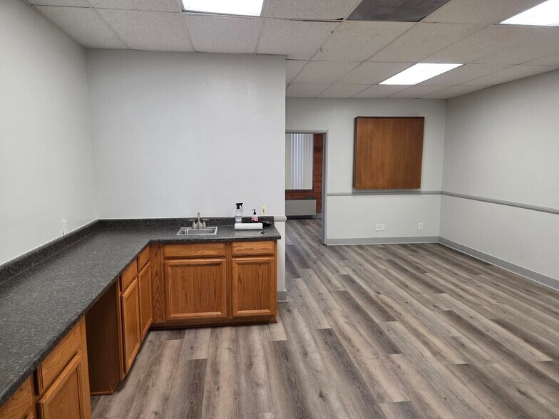 26810 Oak Ave, Canyon Country, CA à louer - Photo de l’immeuble – Image 3 sur 6