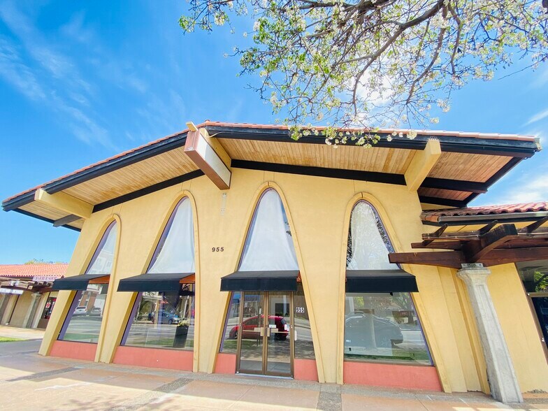 951 Monroe St, Santa Clara, CA à vendre - Photo de l’immeuble – Image 3 sur 16