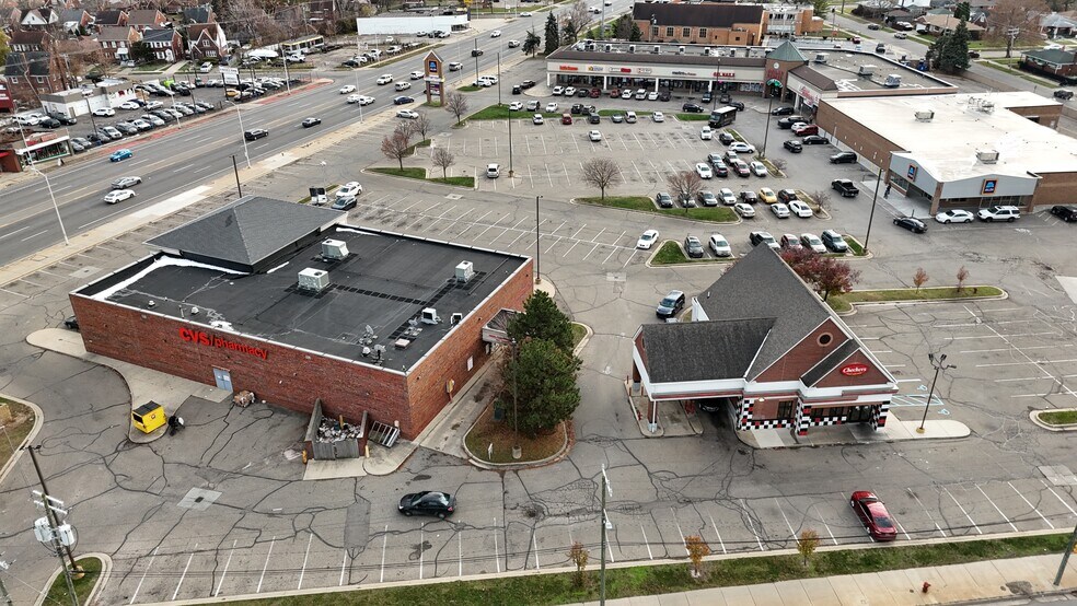 15405 Gratiot Ave, Detroit, MI à louer - Photo de l’immeuble – Image 3 sur 5