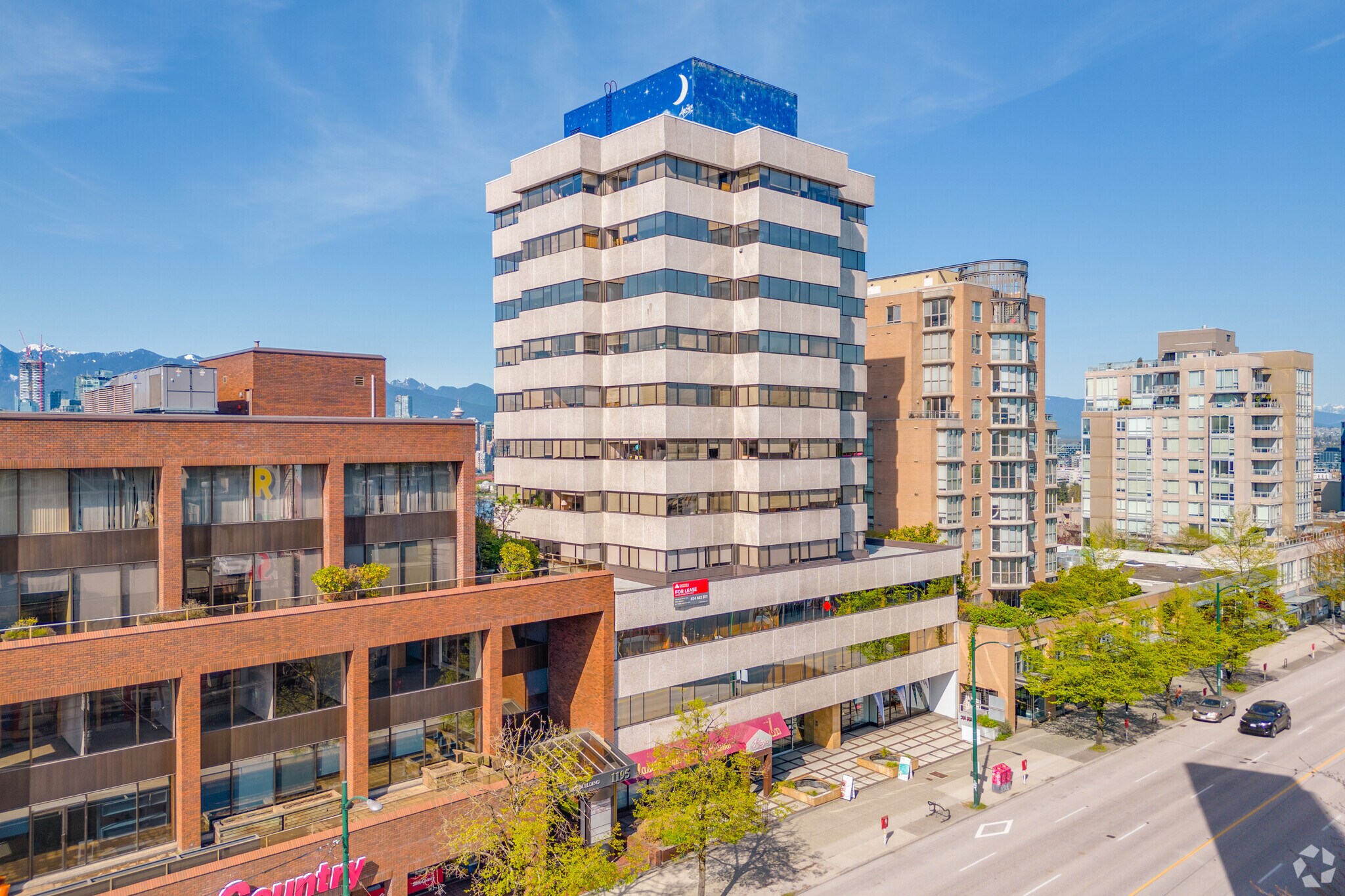 1177 W Broadway, Vancouver, BC à louer Photo de l’immeuble– Image 1 sur 10