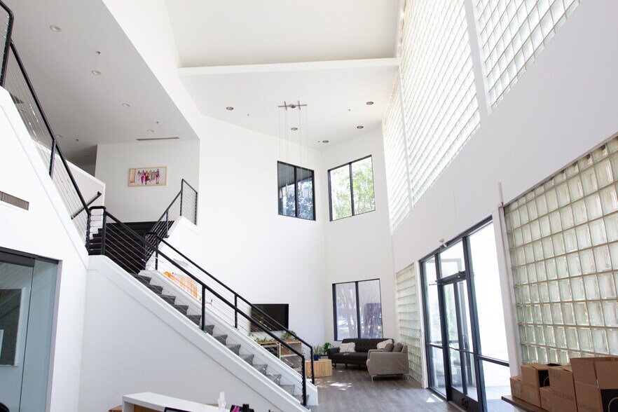 1330 Capital Pky, Carrollton, TX à vendre - Photo intérieure – Image 3 sur 16