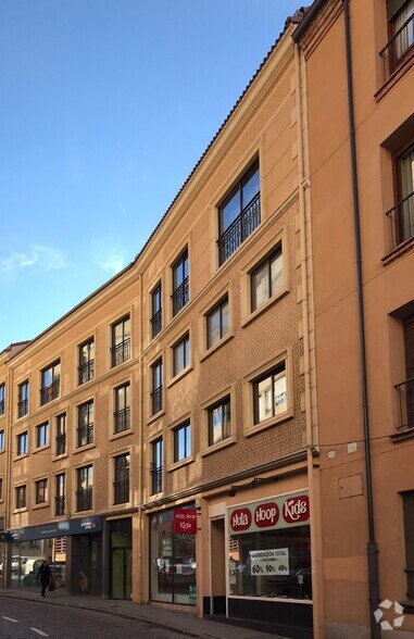 Immeuble residentiel dans Segovia, Segovia à vendre - Photo de l’immeuble – Image 2 sur 2
