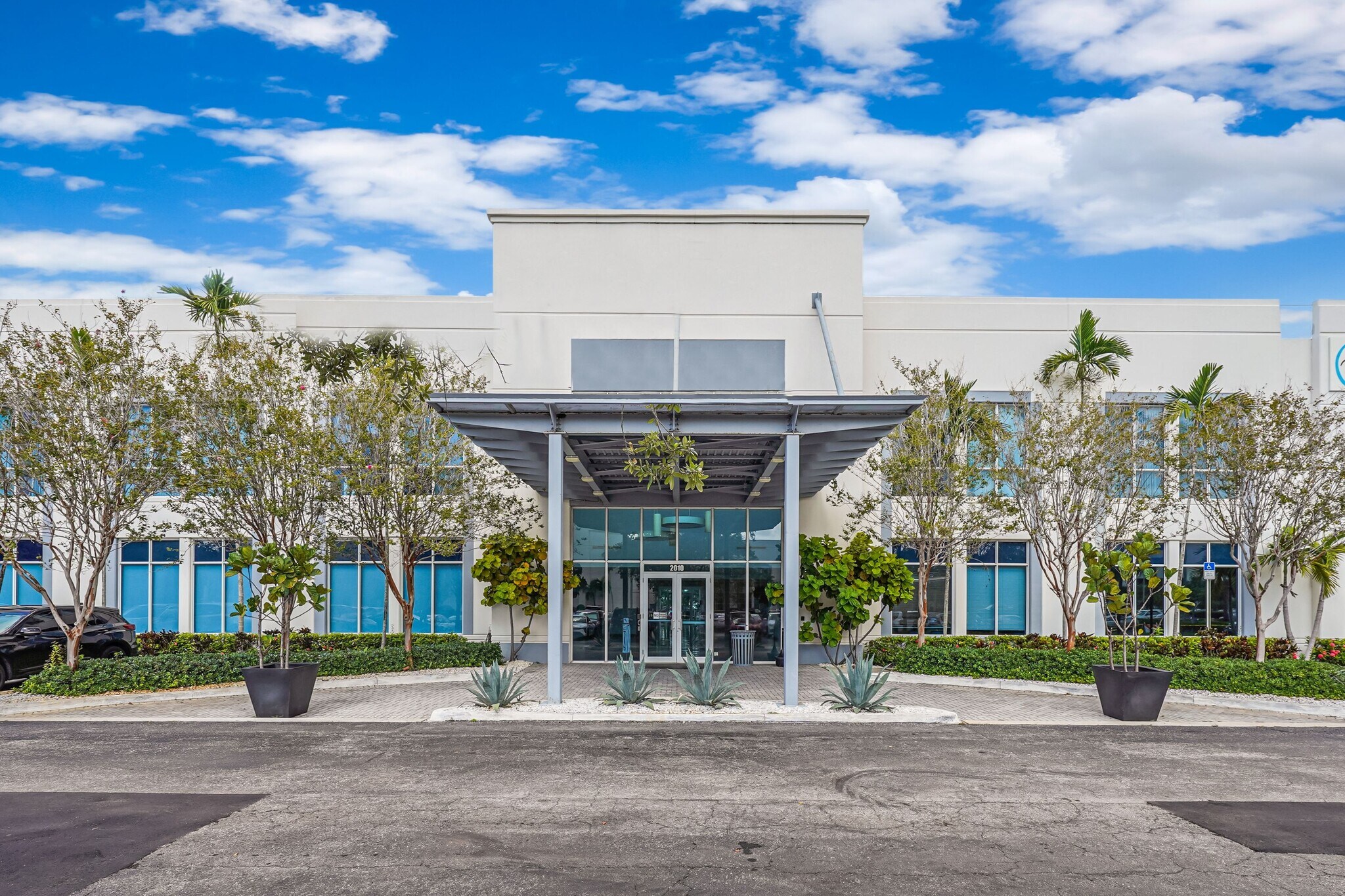 2010 NW 150th Ave, Pembroke Pines, FL à louer Photo de l’immeuble– Image 1 sur 16