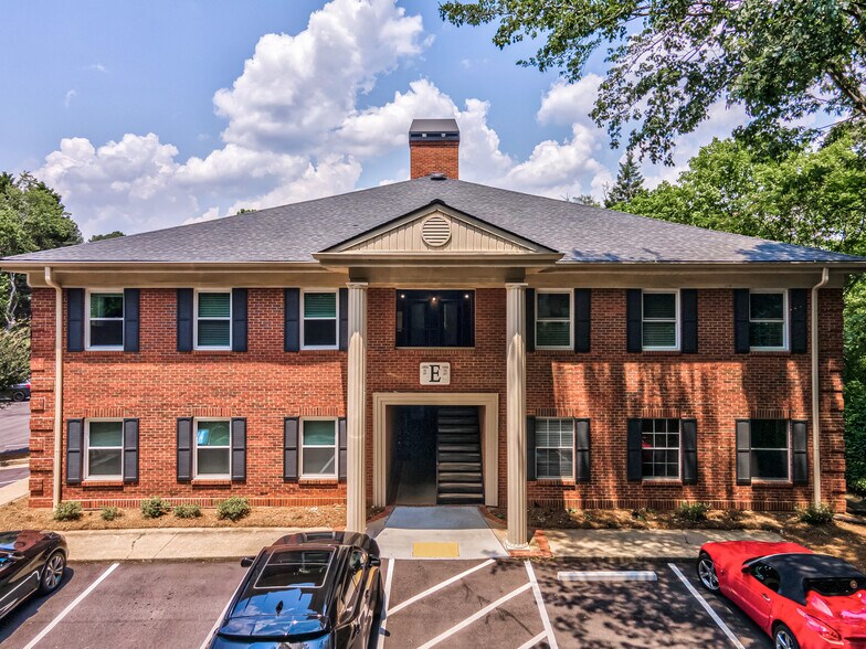 425 E Crossville Rd, Roswell, GA à vendre - Photo de l’immeuble – Image 1 sur 46