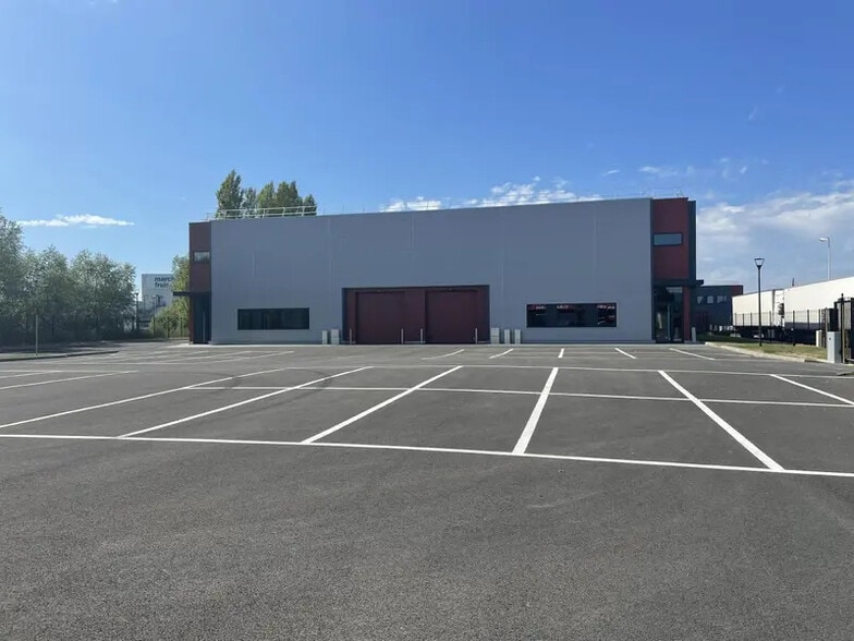 Local d’activités dans Brétigny-sur-Orge à louer - Photo de l’immeuble – Image 3 sur 22
