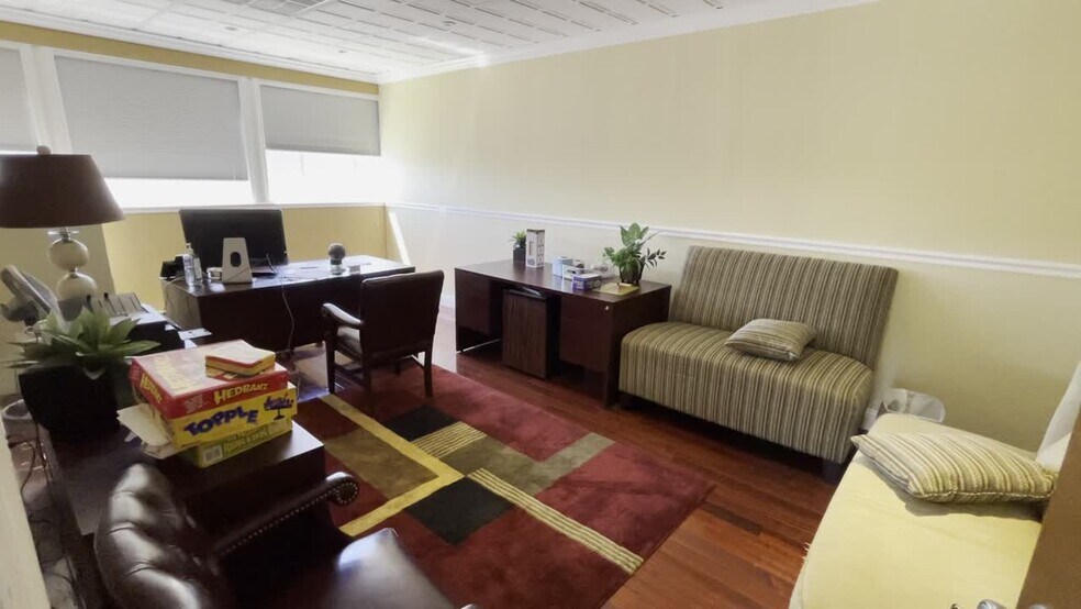 345 State Rt 17, Upper Saddle River, NJ à louer - Vidéo sur l’annonce professionnelle – Image 2 sur 19