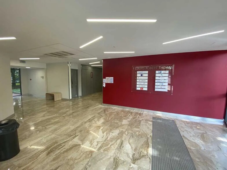 Bureau dans Lyon à louer - Photo de l’immeuble – Image 2 sur 17