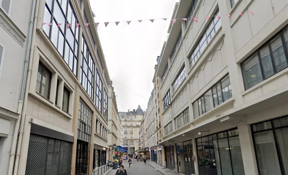 Local commercial dans Paris à louer - Photo de l’immeuble – Image 1 sur 2
