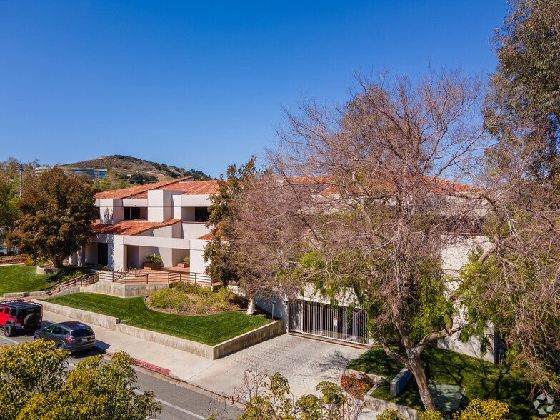 23945 Calabasas Rd, Calabasas, CA à louer - Photo de l’immeuble – Image 3 sur 8