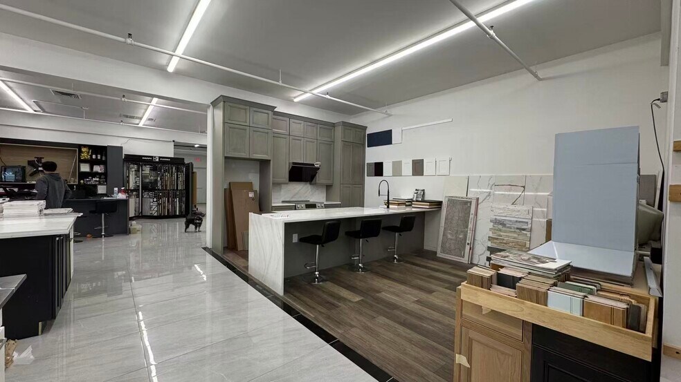 22-28 Hempstead Tpke, Farmingdale, NY à louer - Photo de l’immeuble – Image 3 sur 9