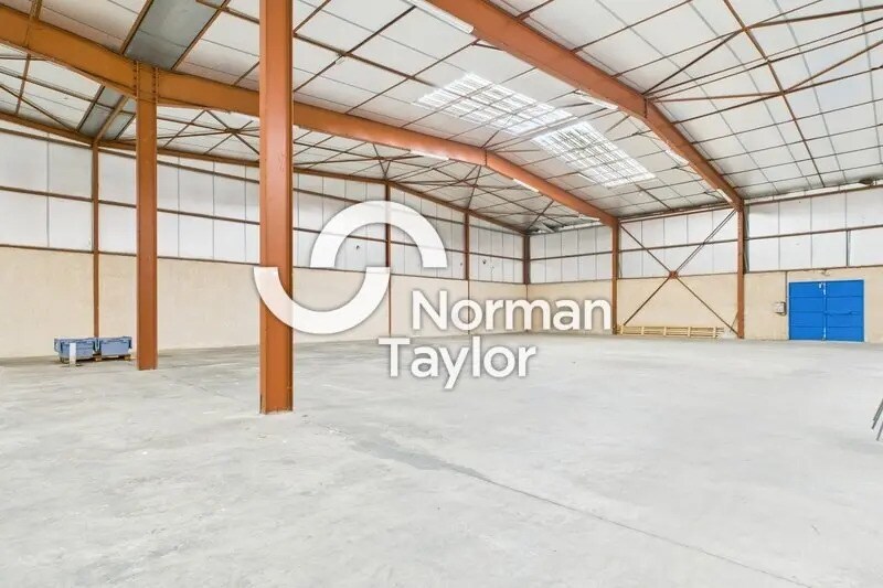 Local d’activités dans Perpignan à louer - Photo de l’immeuble – Image 2 sur 4