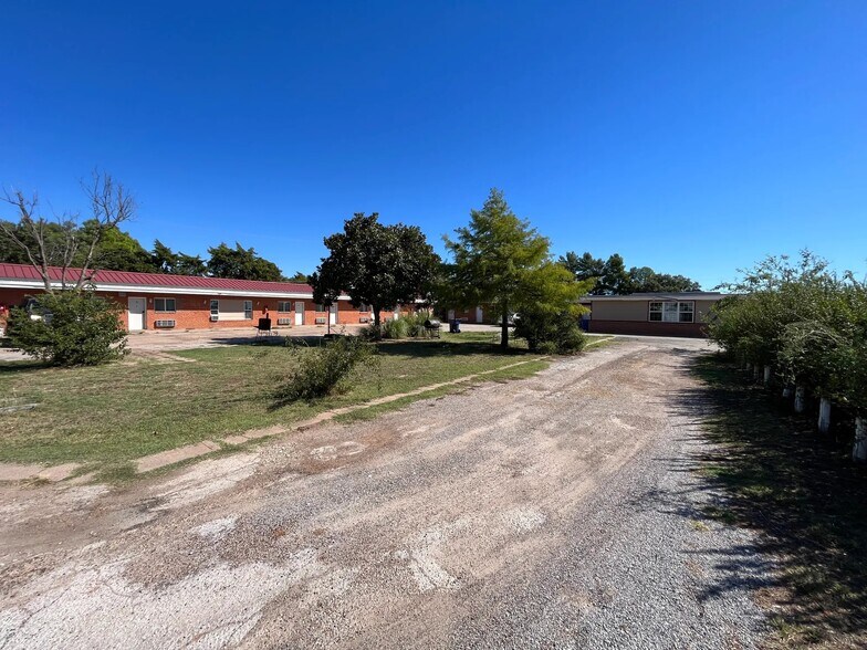 851 E G St, Munday, TX à vendre - Photo de l’immeuble – Image 3 sur 9