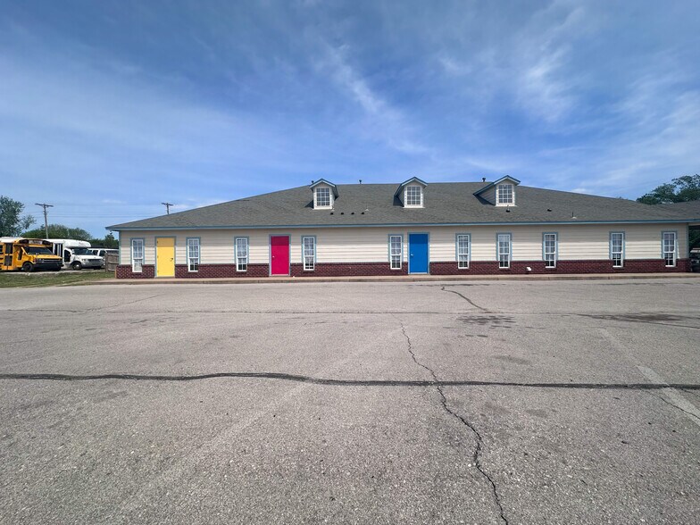 710 W Broadway St, Collinsville, OK à vendre - Photo de l’immeuble – Image 2 sur 58