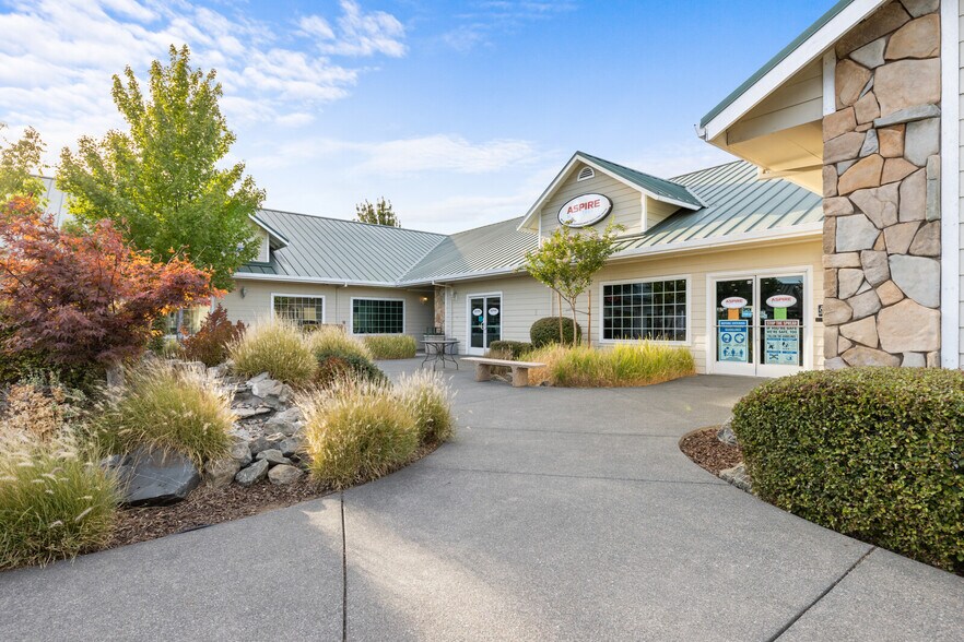 1252 Airport Park Blvd, Ukiah, CA à louer - Photo de l’immeuble – Image 2 sur 11