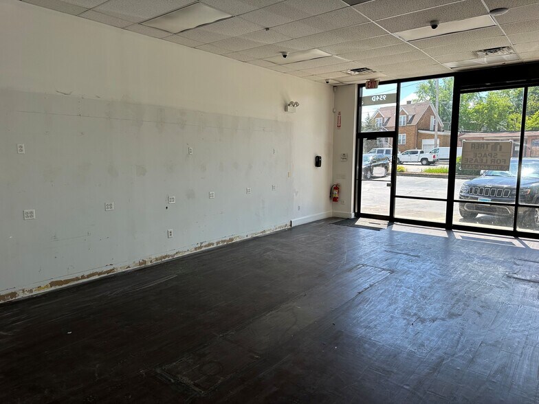 954 E New York St, Aurora, IL à louer - Photo intérieure – Image 3 sur 19