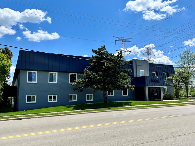 999 N Main St, Glen Ellyn, IL à louer - Photo de l’immeuble – Image 2 sur 22