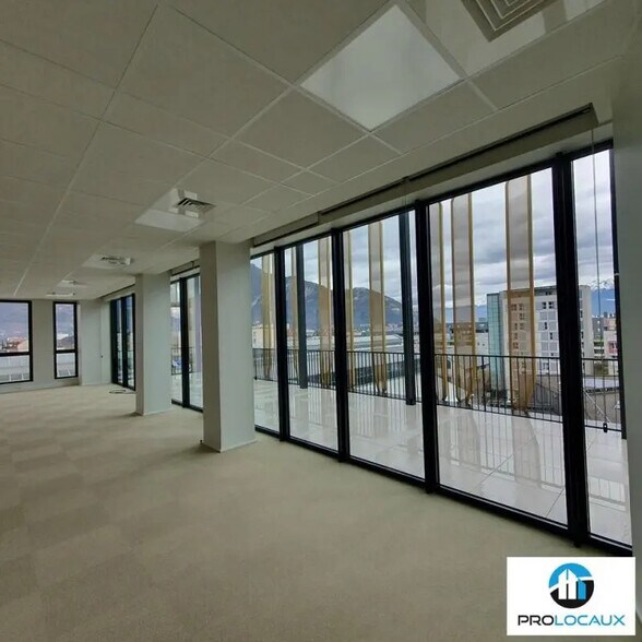 Bureau dans Grenoble à louer - Photo de l’immeuble – Image 2 sur 12