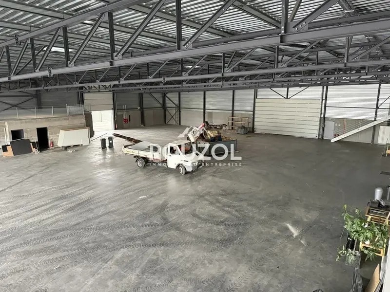 Industriel/Logistique dans Issoire à louer Photo intérieure– Image 1 sur 9