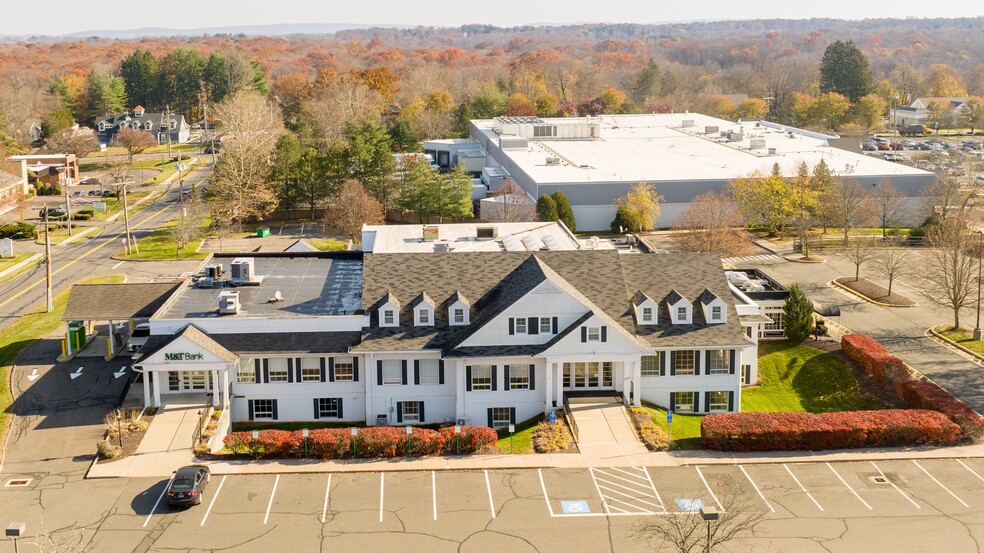 286 Maple Ave, Cheshire, CT à louer - Photo de l’immeuble – Image 1 sur 12