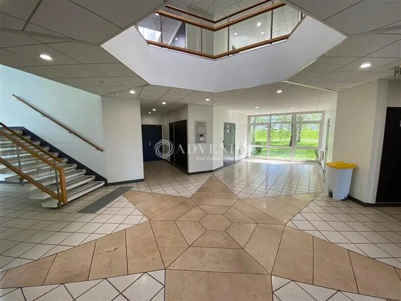 Bureau dans Roissy-en-France à louer - Hall d’entrée – Image 3 sur 5