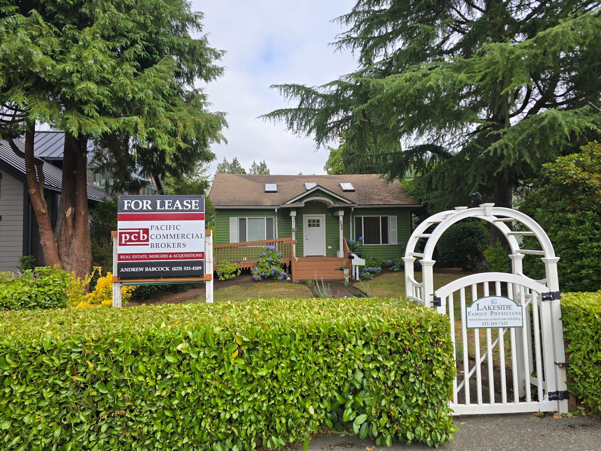 390 E Sunset Way, Issaquah, WA à louer Photo de l’immeuble– Image 1 sur 21