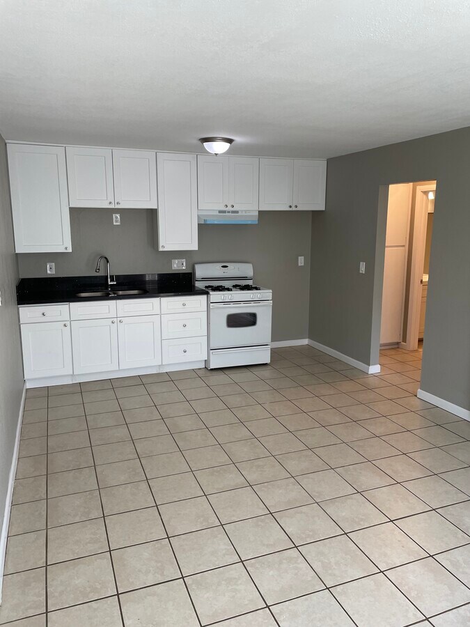 24238 Postal Ave, Moreno Valley, CA 92553 - Lot 6 -  - Photo intérieure - Image 1 of 14