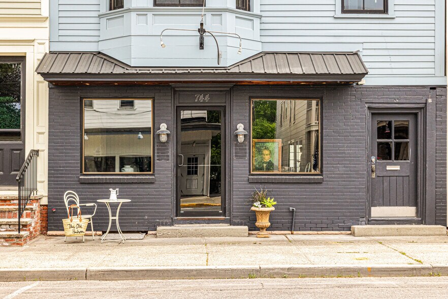 744 Warren St, Hudson, NY à vendre - Photo de l’immeuble – Image 3 sur 39