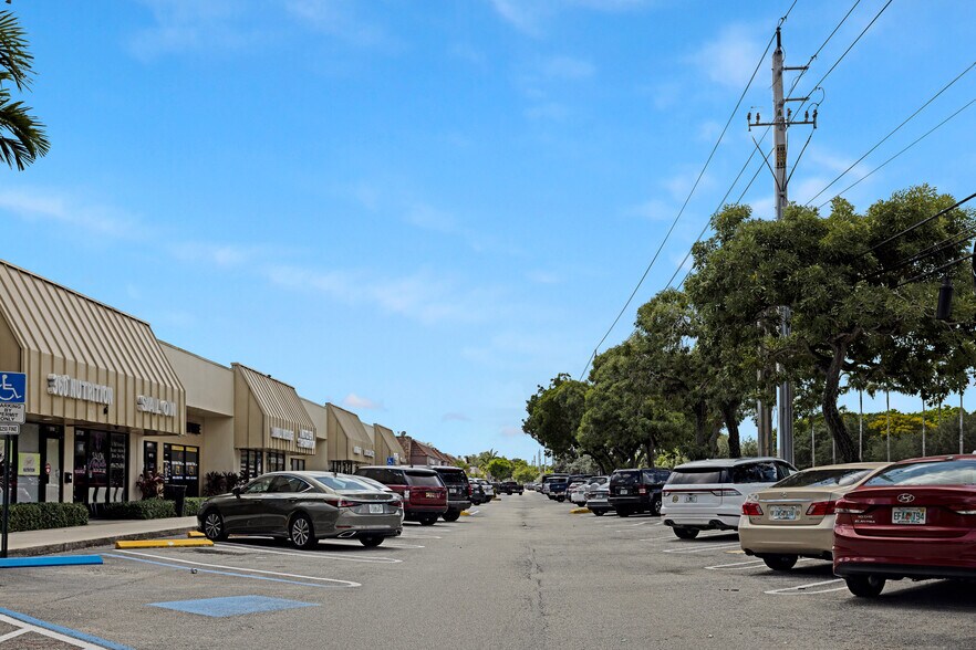 10750-10806 Wiles Rd, Coral Springs, FL à louer - Photo de l’immeuble – Image 2 sur 2