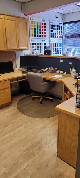 601 Commerce Dr, Roseville, CA à louer - Photo de l’immeuble – Image 3 sur 22