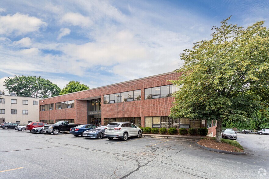 100 Crescent Rd, Needham, MA à louer - Photo de l’immeuble – Image 2 sur 16