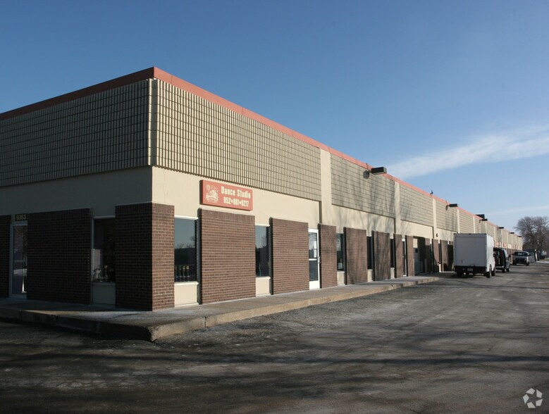 9341-9363 Penn Ave S, Bloomington, MN à louer - Photo de l’immeuble – Image 2 sur 5
