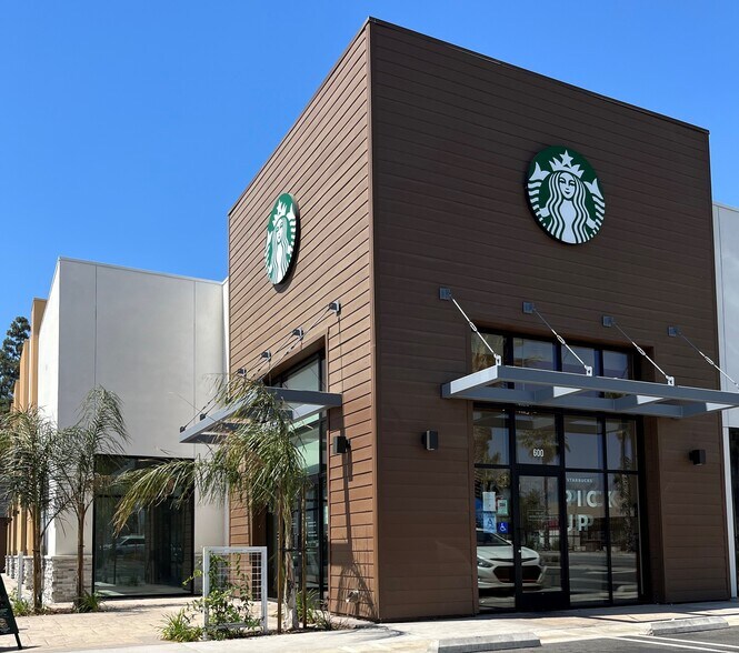 9885 Sierra Ave, Fontana, CA à louer - Photo de l’immeuble – Image 2 sur 9