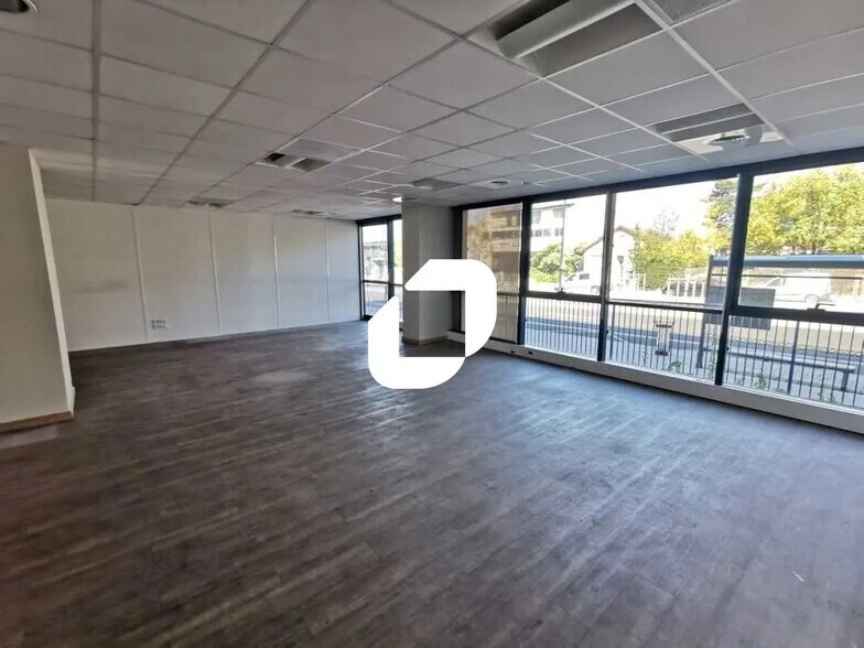 533 Avenue Du Général De Gaulle, Clamart à louer - Photo de l’immeuble – Image 2 sur 24