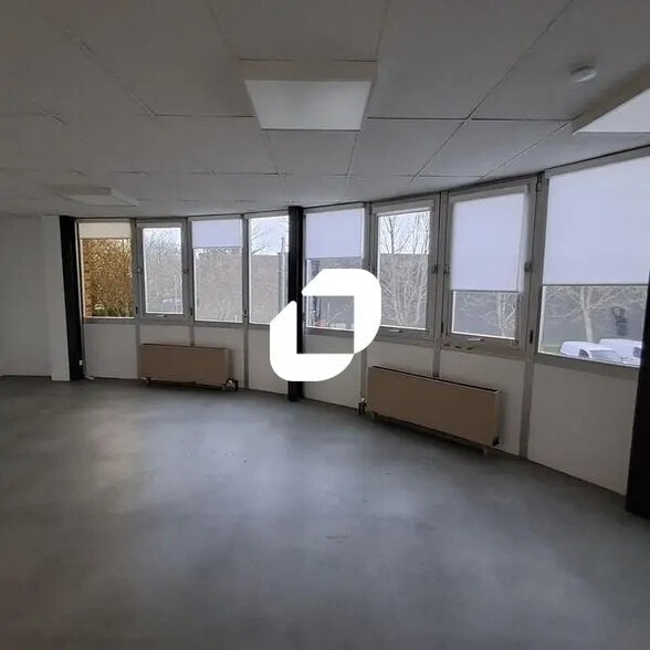 Local d’activités dans Buc à louer - Photo intérieure – Image 2 sur 10