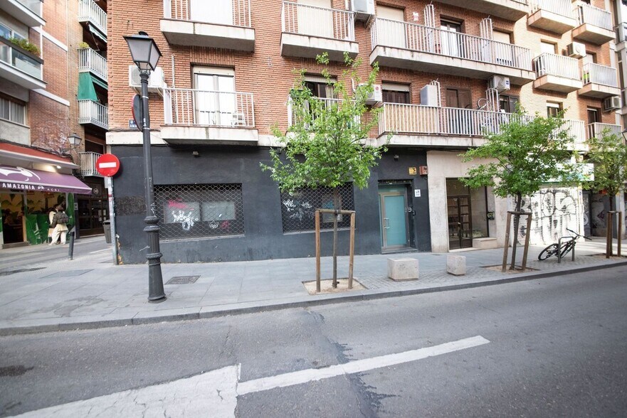 Immeuble residentiel dans Madrid, Madrid à vendre - Photo de l’immeuble – Image 2 sur 3